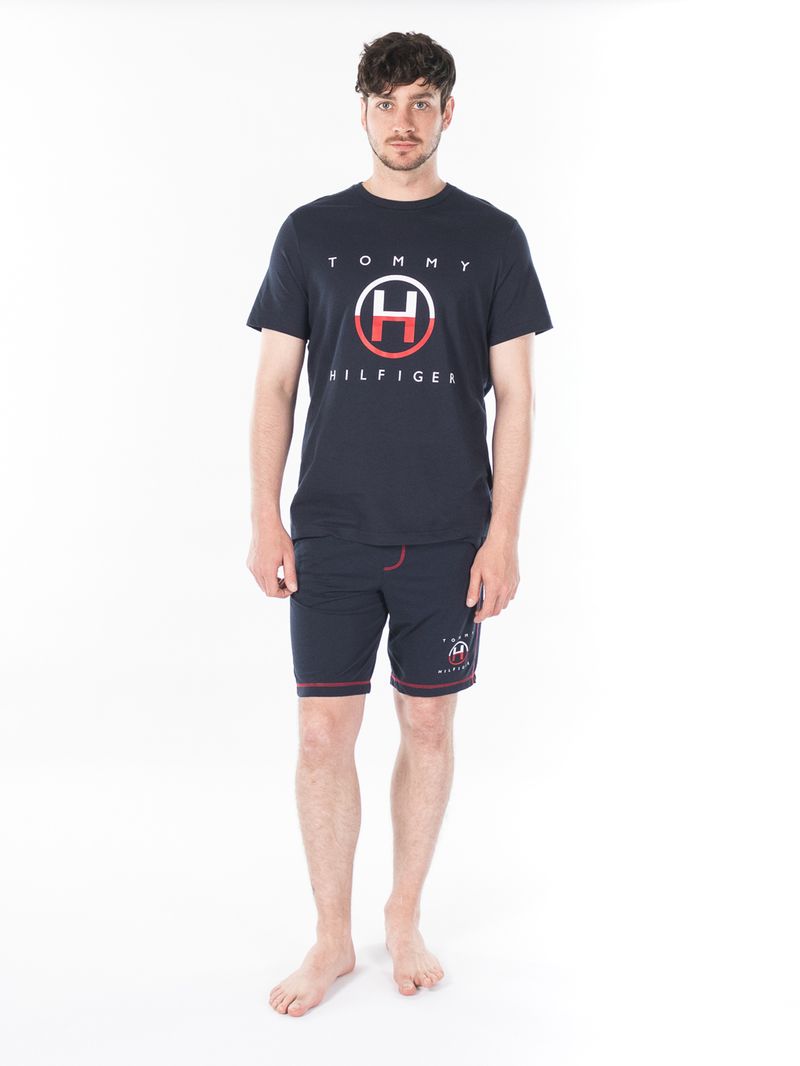 T-SHIRT-CON-LOGO-EN-EL-PECHO
