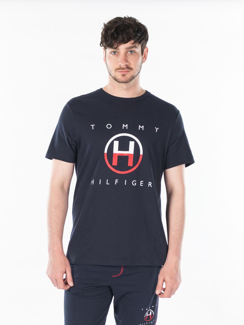 T-SHIRT-CON-LOGO-EN-EL-PECHO