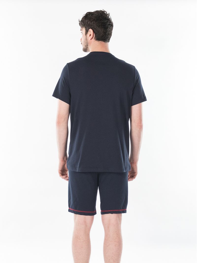 T-SHIRT-CON-LOGO-EN-EL-PECHO