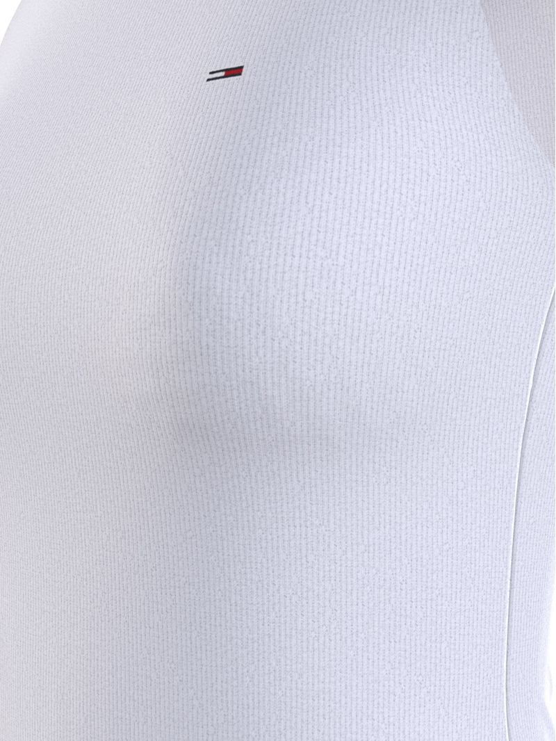 CHALECO-ESSENTIAL-CON-CUELLO-CISNE