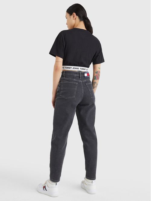 CAMISETA DE CORTE CROPPED