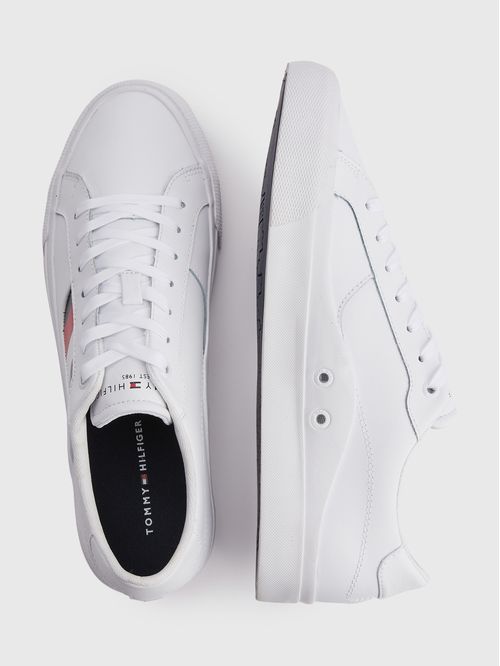 ZAPATILLAS CUERO CON DETALLES DISTINTIVOS