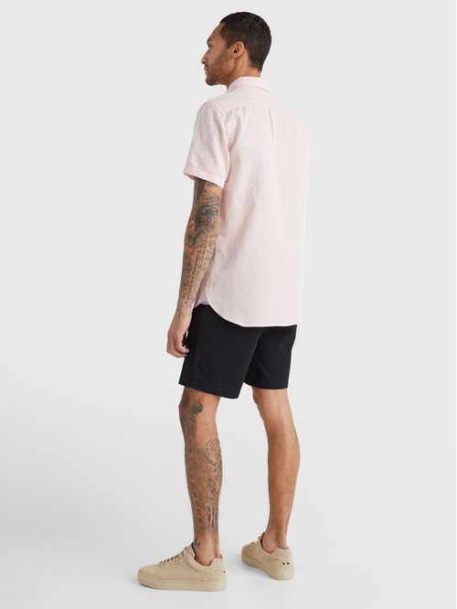 CAMISA DE MANGA CORTA Y CORTE REGULAR