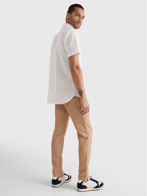 CAMISA DE MANGA CORTA Y CORTE REGULAR