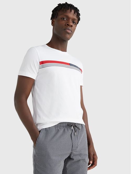 CAMISETA CON CINTA DISTINTIVA