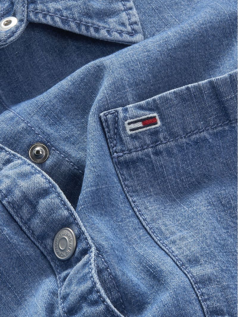 CAMISA-DE-CHAMBRAY-ANUDADA-EN-EL-BAJO