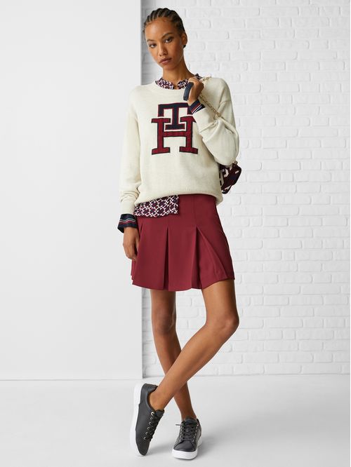 ZAPATILLAS CON MONOGRAMAS EN RELIEVE