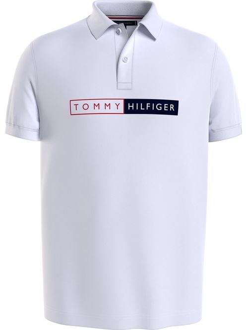 POLO CON CORTE REGULAR Y GRÁFICO BORDADO