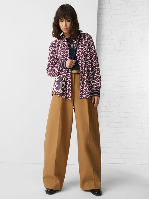 CAMISA DE VISCOSA CON MONOGRAMAS