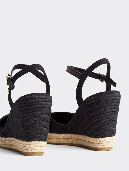 SANDALIAS DE CUÑA ALTA CON PUNTA CERRADA