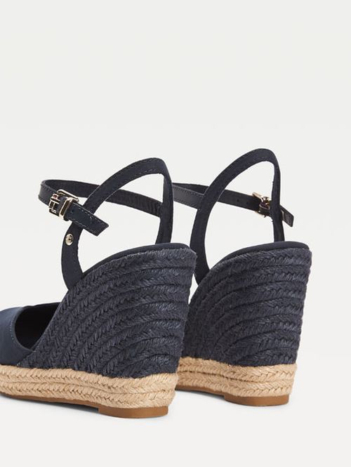 SANDALIAS DE CUÑA ALTA CON PUNTA CERRADA