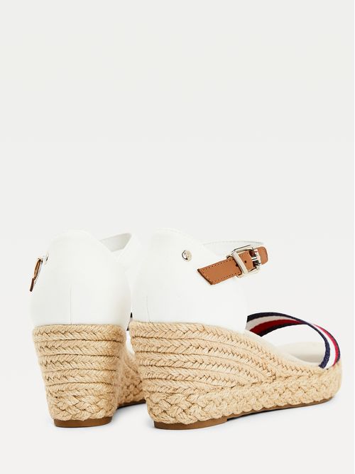 SANDALIAS DE CUÑA MEDIA CON CINTA DISTINTIVA