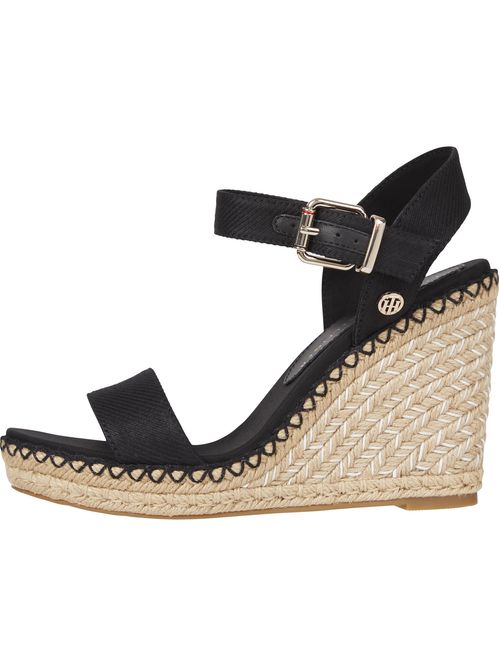 SANDALIAS DE CUÑA ALTA CON ACABADO BRILLANTE