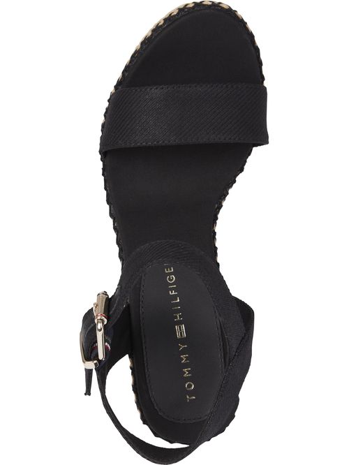 SANDALIAS DE CUÑA ALTA CON ACABADO BRILLANTE