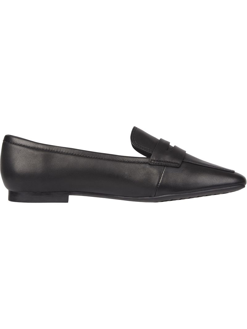 MOCASINES-PLANOS-CUERO-CON-MONOGRAMA