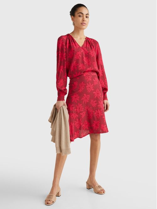 BLUSA CON CUELLO V Y ESTAMPADO
