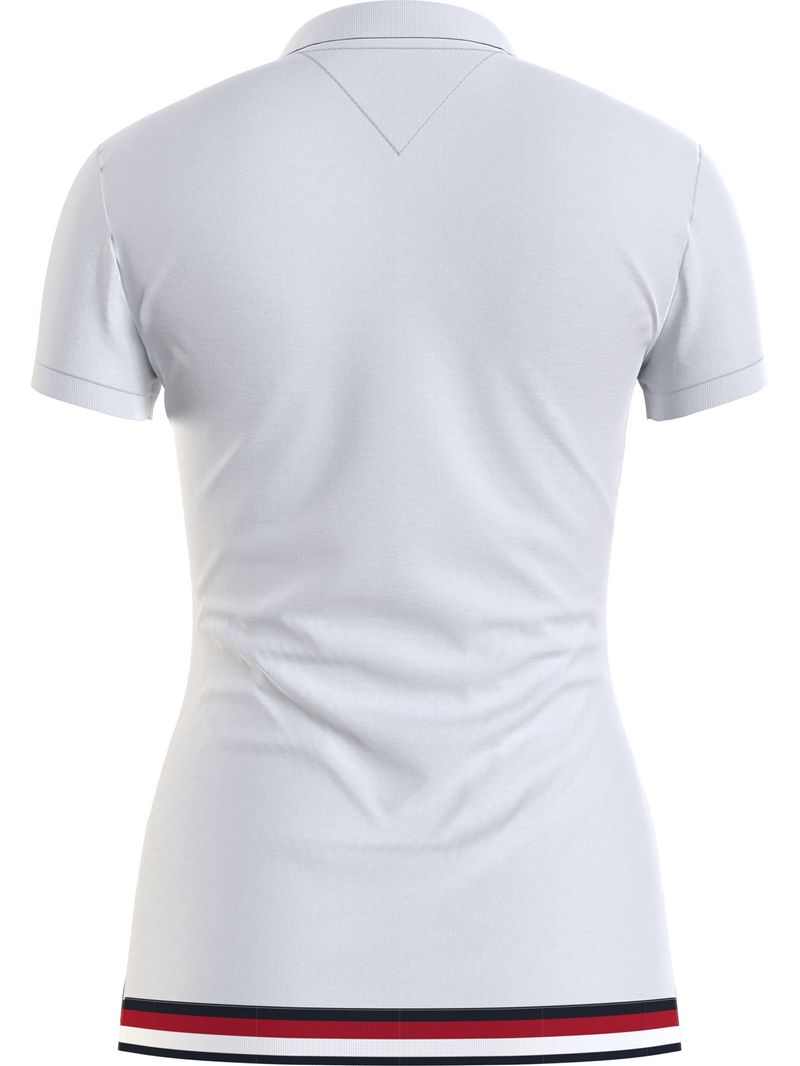POLO-CON-LOGO-EN-EL-PECHO