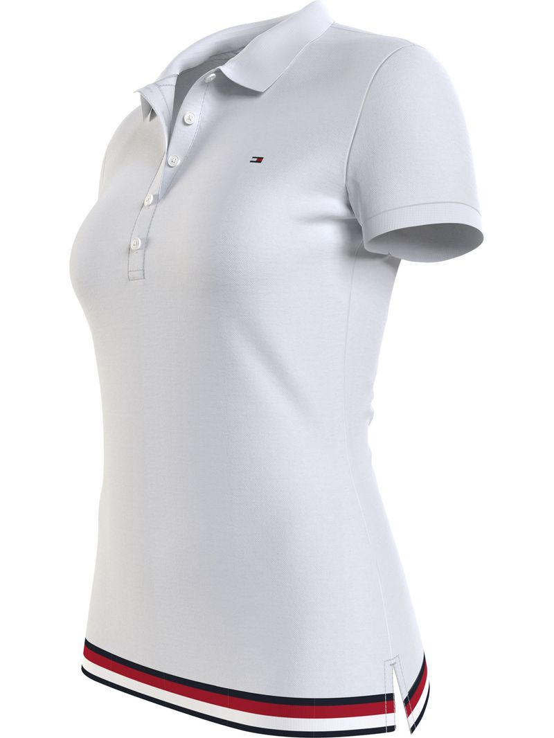 POLO-CON-LOGO-EN-EL-PECHO