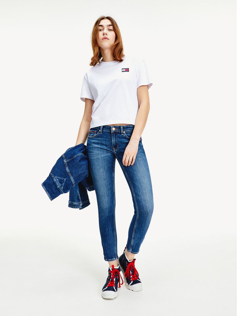 T-SHIRT-DE-CORTE-REDONDO-CON-PARCHE-DE-TOMMY