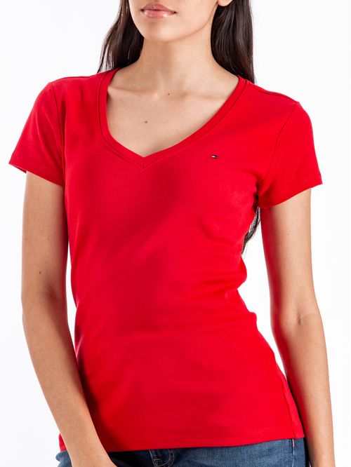 CAMISETA CON CUELLO V