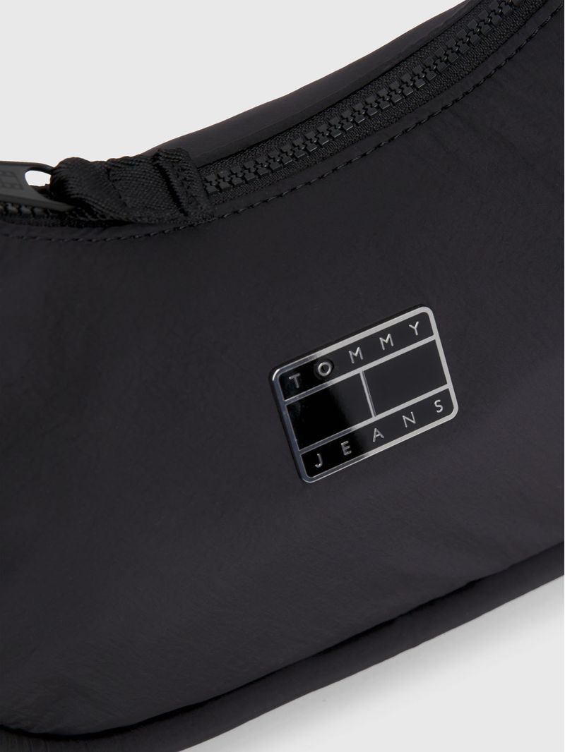 BOLSO-DE-HOMBRO-CON-ZIPPER-E-INSIGNIA