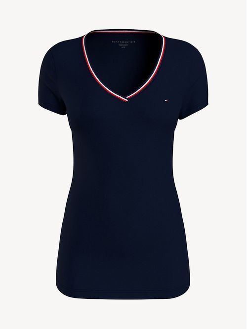 CAMISETA CON CUELLO V