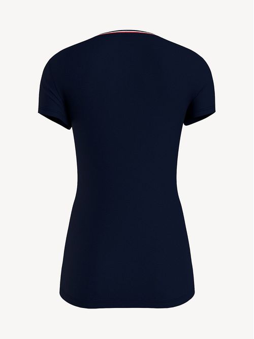 CAMISETA CON CUELLO V