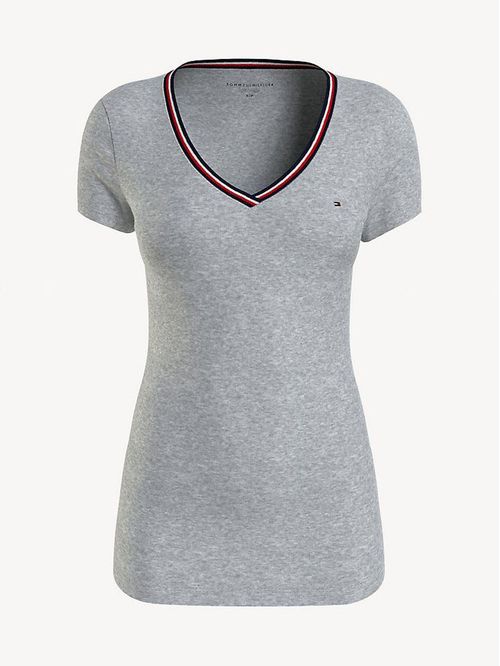 CAMISETA CON CUELLO V