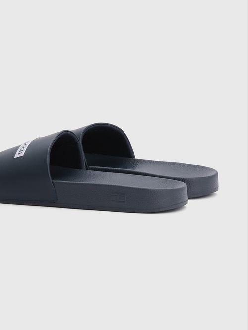 CHANCLETAS CON LOGO BORDADO