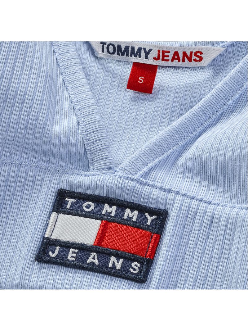 CROP-TOP-ACANALADO-CON-PARCHE-DE-TOMMY