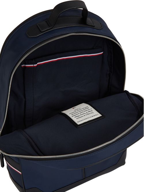 MOCHILA ELEVATED CON LOGO METÁLICO