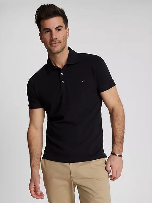 POLO DE CORTE SLIM CON LOGO DE LA FIRMA