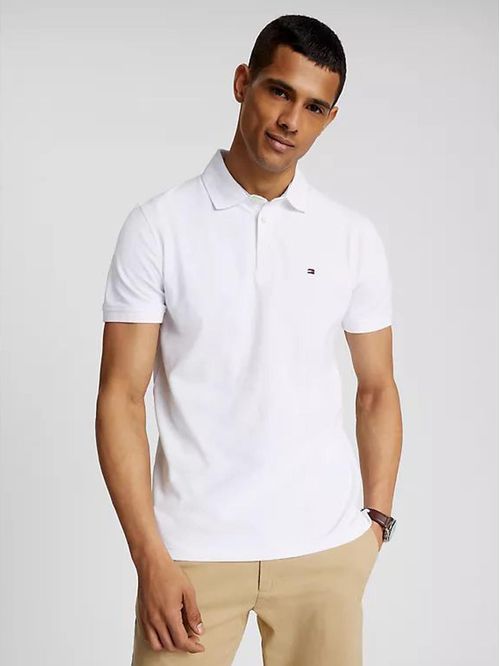 POLO DE CORTE SLIM CON LOGO DE LA FIRMA