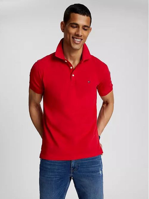 POLO DE CORTE SLIM CON LOGO DE LA FIRMA