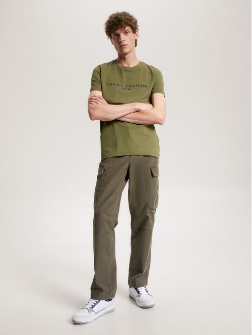 Camiseta con logo bordado