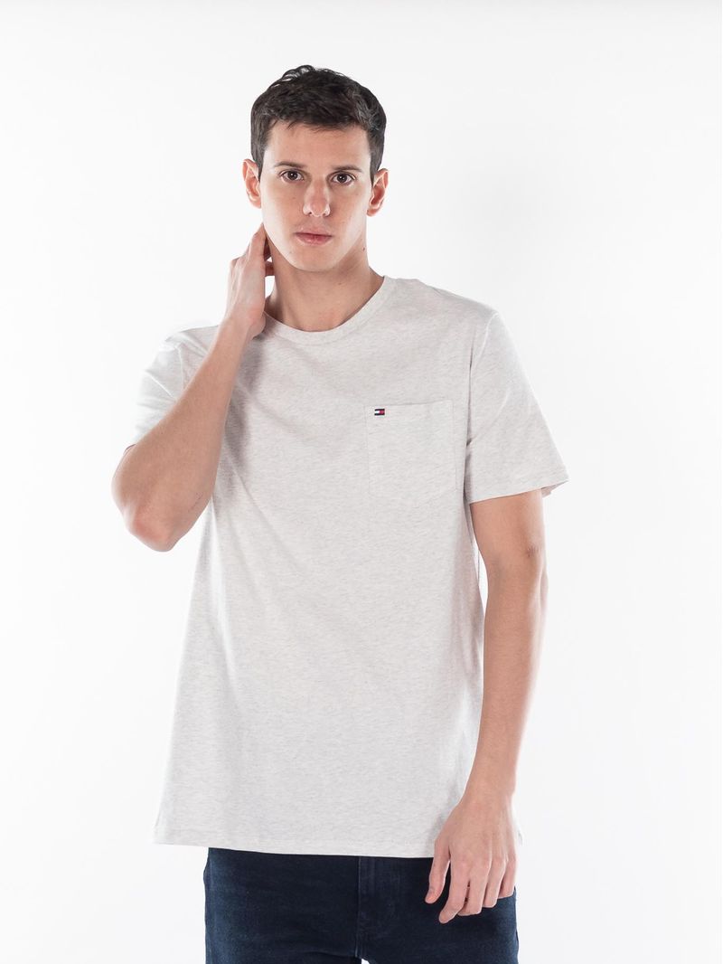Camiseta-cuello-redondo-con-logo