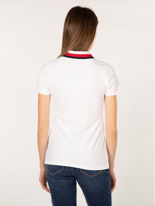 Polo con cuello estampado