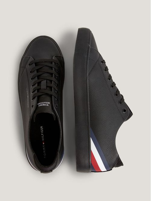 Tenis de cordones con cinta distintiva