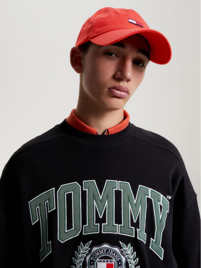 Gorra-con-logo-bordado