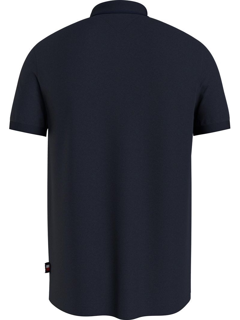 Polo-con-media-zipper-y-colores-distintivos-en-la-pliegue