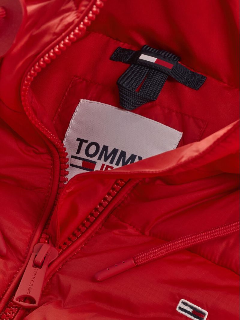 Jacket-estilo-cropped-con-logo