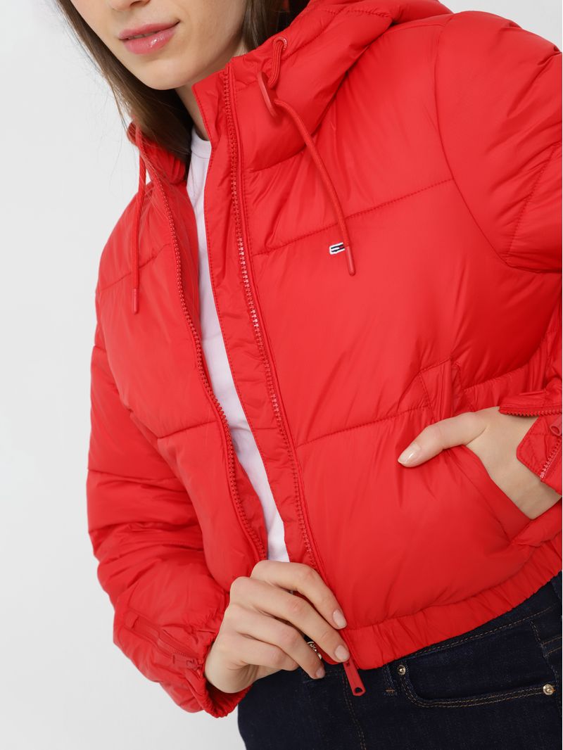 Jacket-estilo-cropped-con-logo