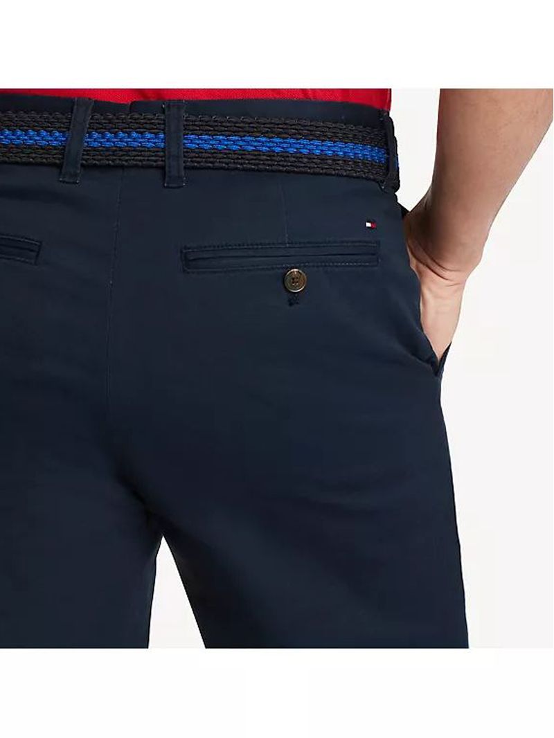 Pantalon-chino-con-logo