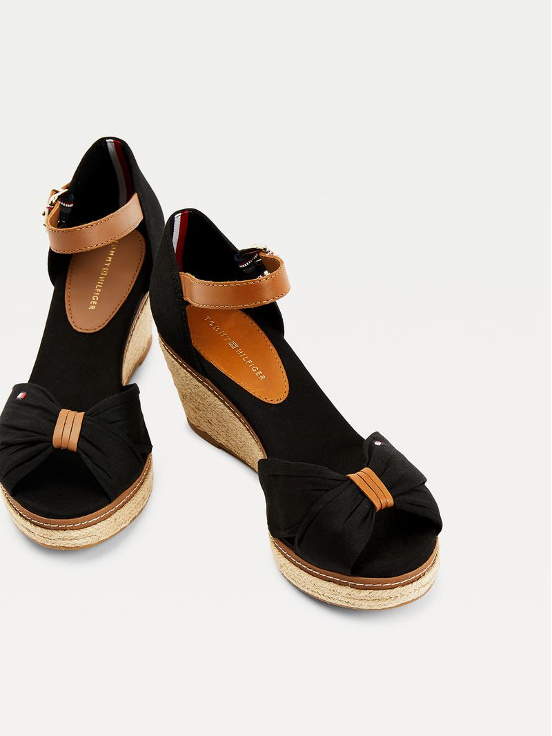 Sandalias-Iconic-con-cuña
