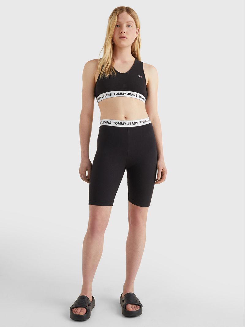 Short-de-ciclista-con-logo
