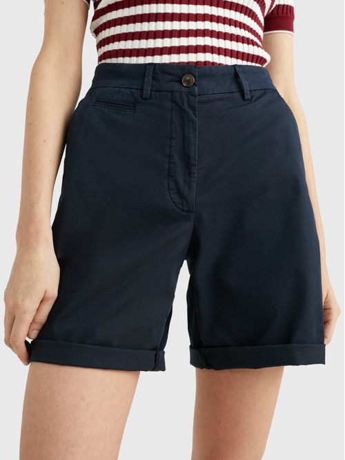 Pantalón chino corto con bajo con vuelta