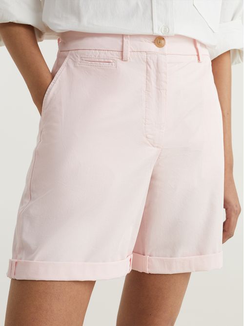 Pantalón chino corto con bajo con vuelta