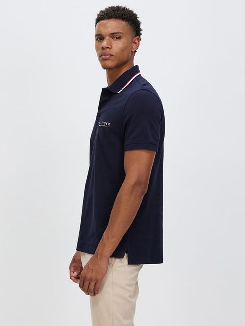 Polo con logo bordado