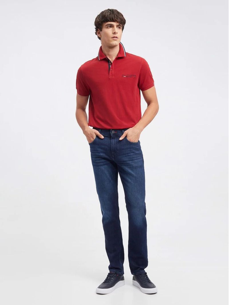 Polo-con-logo-bordado-