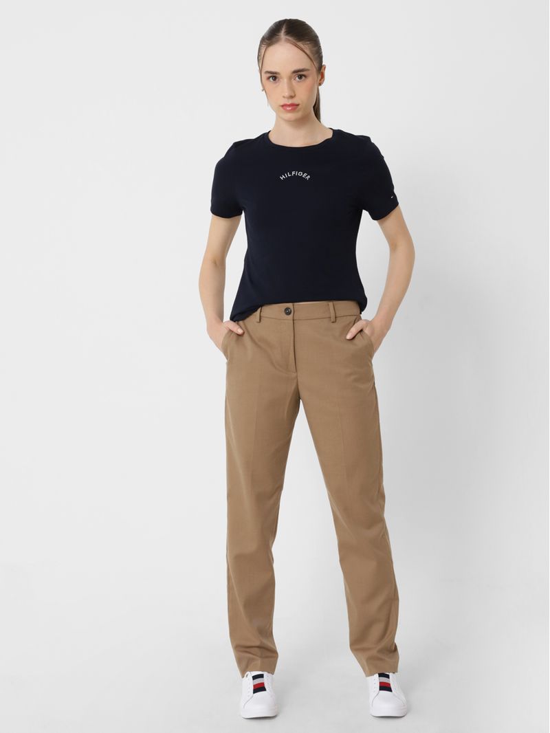 T-shirt-con-logo-grafico-de-corte-slim